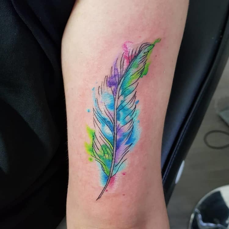 50 Beautiful Feather Tattoo Designs | TattooAdore