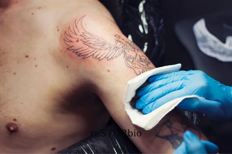 Cleaning the tattoo