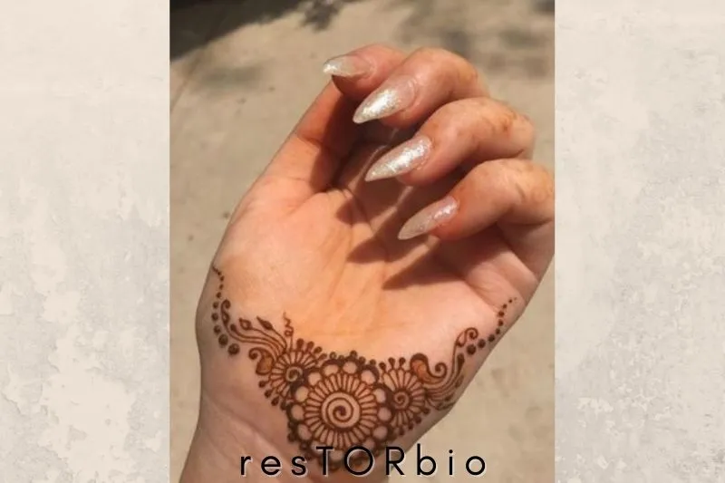 Mehndi in Minimalist and Simple Designs