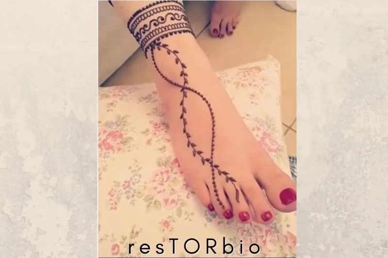 Minimalistic Tattoo Mehndi Design