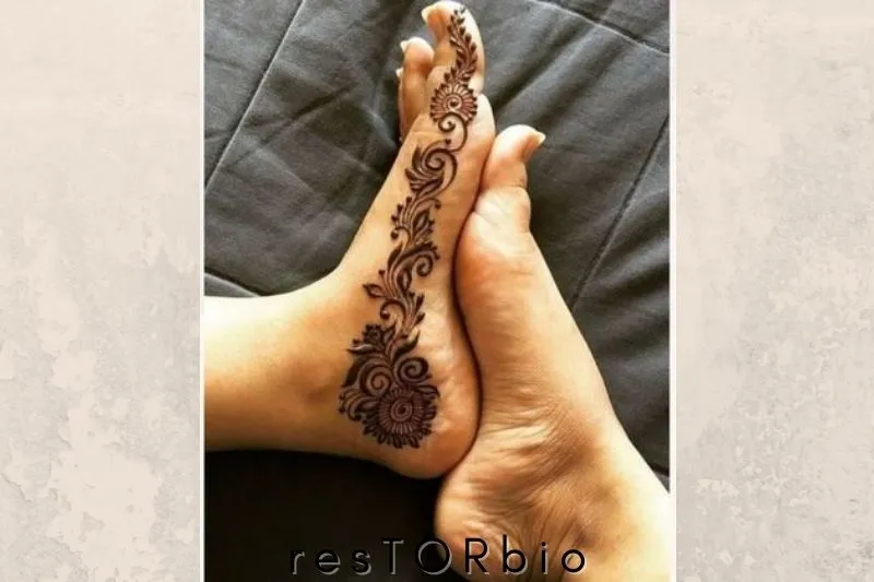Simple Mehndi Design For Legs