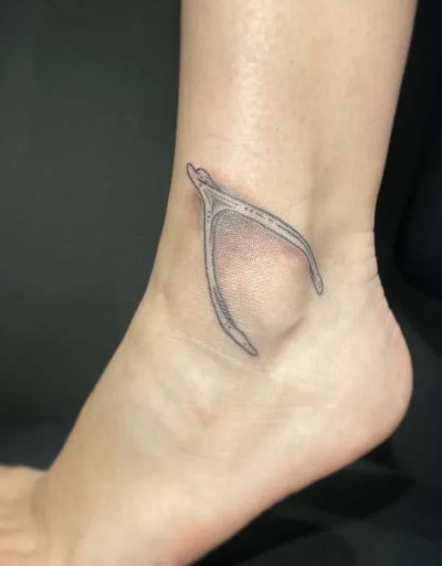 What Does a Wishbone Tattoo Mean, What does a broken wishbone mean, What's the meaning of wishbone, What does the wishbone mean in love, Why is Furcula called wishbone, Is a wishbone good luck, Why is breaking a wishbone good luck, What are the symbols of a wishbone, Wishbone tattoo placement, Wishbone tattoo with flowers,