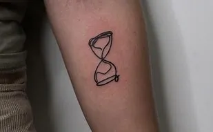 Minimalist Hourglass Tattoo Minimalist Hourglass Tattoo