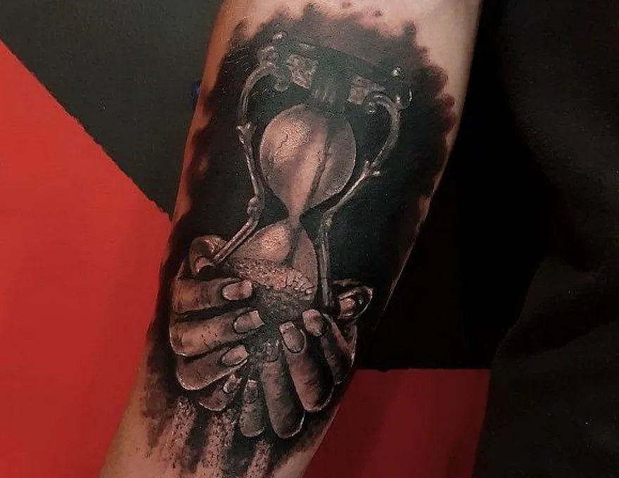 what does an hourglass tattoo mean