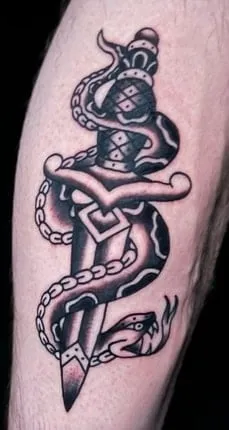 Knife with a Snake Tattoo Designs1 knife with sake tattoo design