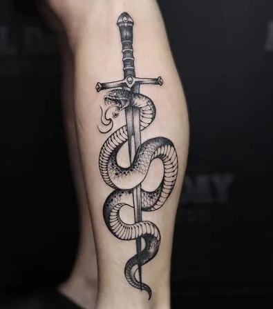 Knife with a Snake Tattoo Designs3 black gray knife with sake tattoo design