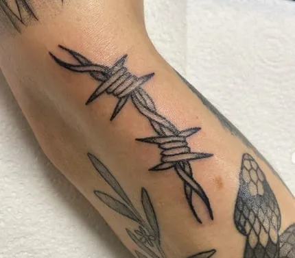 realistic barbed wire tattoo