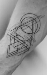 geometric tattoo chris hemsworth
