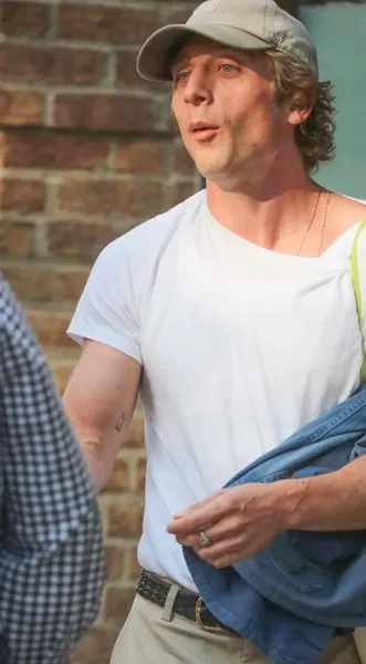jeremy allen white ez tattoo