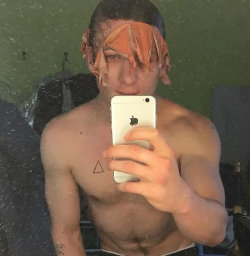 jeremy allen white triangle tattoo jeremy allen white triangle tattoo